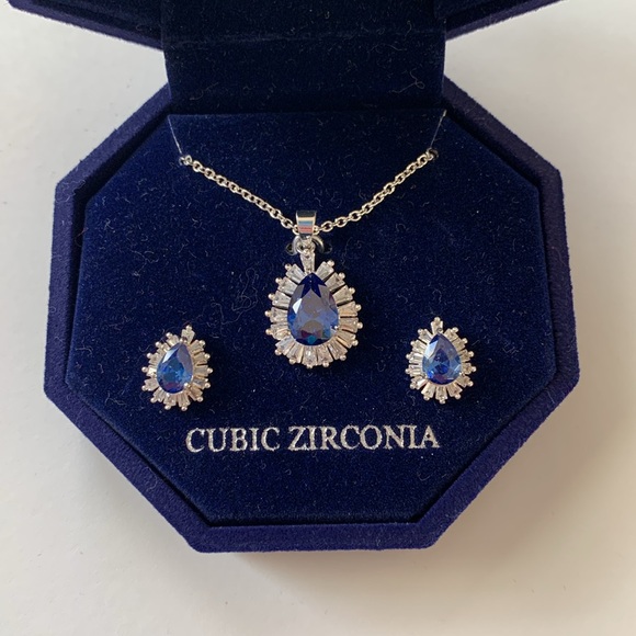 NEW Cubic Zirconia Jewelry Set. - Picture 3 of 4
